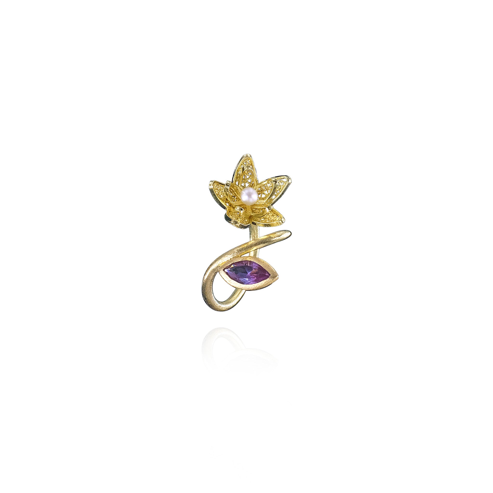 Jasminum Filigree Branch Ring in 18k Gold with Alexandrite and Pearl