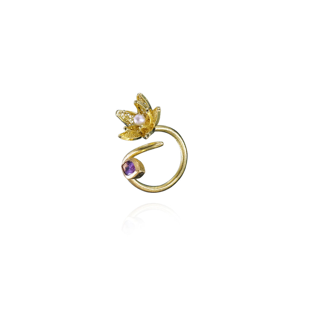Jasminum Filigree Branch Ring in 18k Gold with Alexandrite and Pearl
