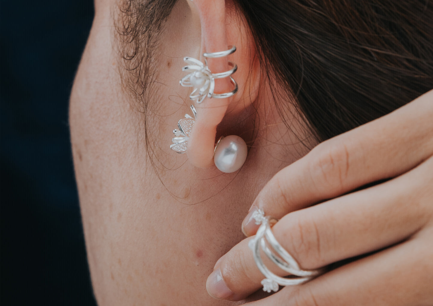 Jasminum Pearl Backing Ear Studs