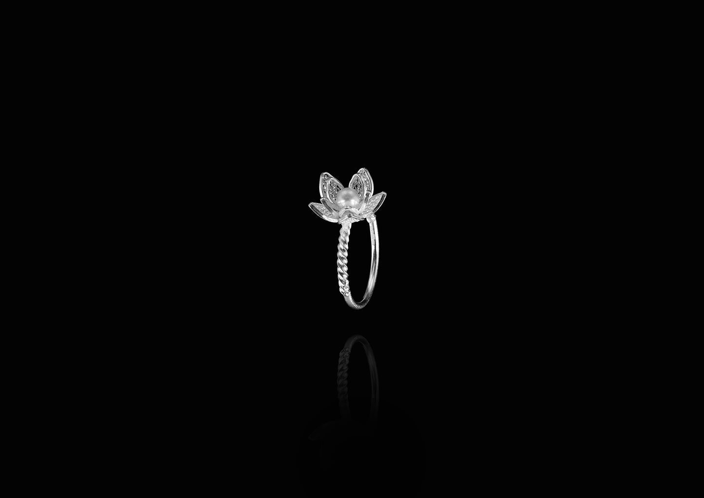 Jasminum Half Spiral Ring