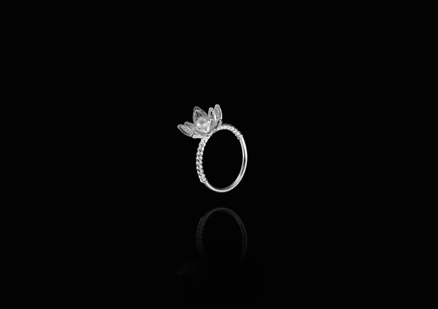 Jasminum Half Spiral Ring