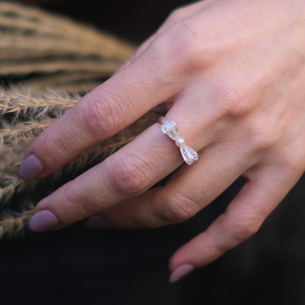 Filigree Ribbon Ring in Sterling Silver with Pearl